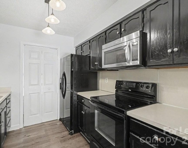988 Cranberry Circle - Photo Thumbnail 8