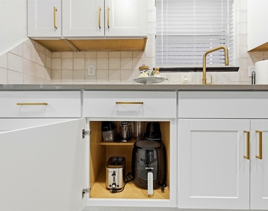 1214 W Hudgins - Photo Thumbnail 9