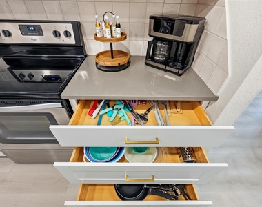 1214 W Hudgins - Photo Thumbnail 11