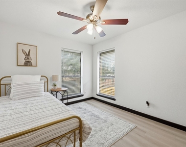 1214 W Hudgins - Photo Thumbnail 13