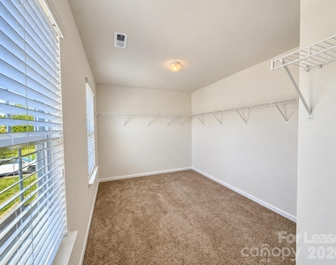 1130 Rock Haven Drive - Photo Thumbnail 10
