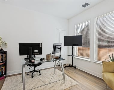 3906 Belleview Place - Photo Thumbnail 3