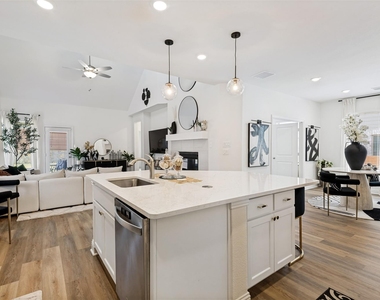 3906 Belleview Place - Photo Thumbnail 8