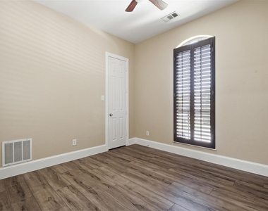 2310 Queen Morgan Lane - Photo Thumbnail 20