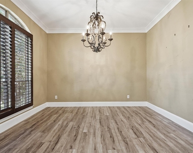 2310 Queen Morgan Lane - Photo Thumbnail 6