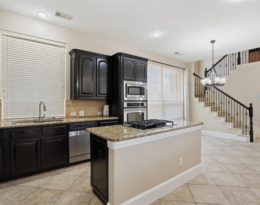 2310 Queen Morgan Lane - Photo Thumbnail 12