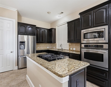 2310 Queen Morgan Lane - Photo Thumbnail 11