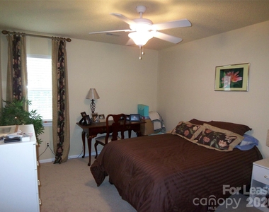 6010 Kenmore Lane - Photo Thumbnail 3
