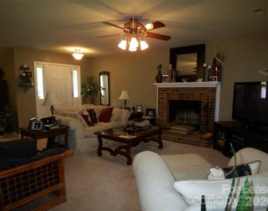 6010 Kenmore Lane - Photo Thumbnail 7