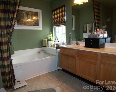 6010 Kenmore Lane - Photo Thumbnail 5