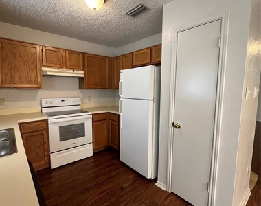 724 Ballard Street - Photo Thumbnail 5