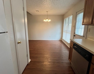 724 Ballard Street - Photo Thumbnail 6