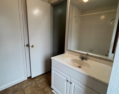 724 Ballard Street - Photo Thumbnail 9