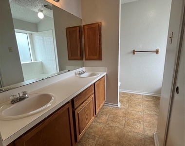 724 Ballard Street - Photo Thumbnail 12