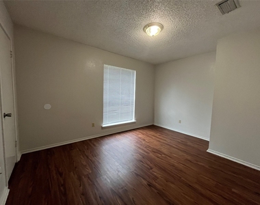 724 Ballard Street - Photo Thumbnail 7