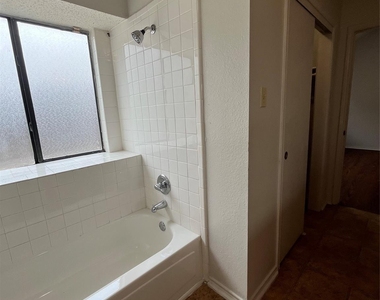 724 Ballard Street - Photo Thumbnail 13