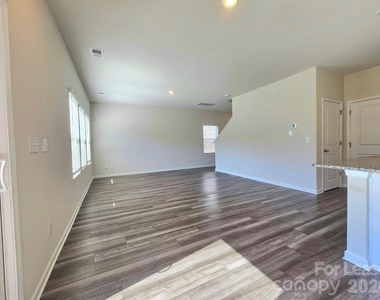 2111 Belterra Drive - Photo Thumbnail 4