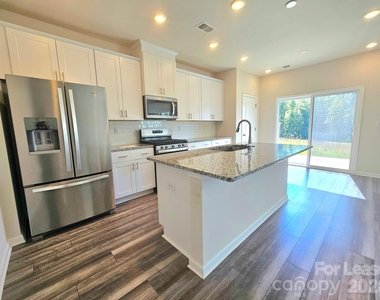 2111 Belterra Drive - Photo Thumbnail 6