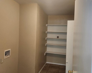 9290 Crimnson Court - Photo Thumbnail 10