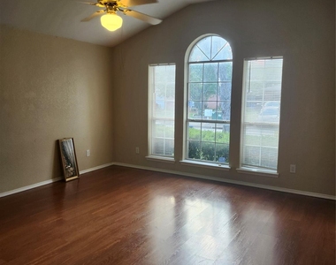 9290 Crimnson Court - Photo Thumbnail 2