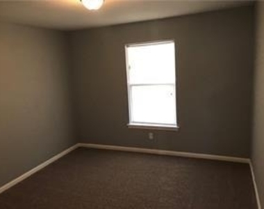 626 Warren Street - Photo Thumbnail 7
