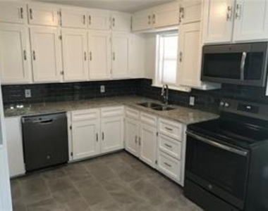 626 Warren Street - Photo Thumbnail 3