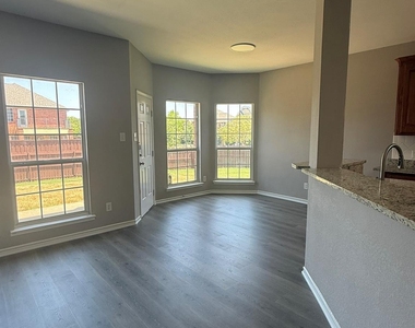 1220 Resaca Drive - Photo Thumbnail 6