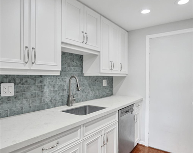 200 S Birch Road - Photo Thumbnail 4
