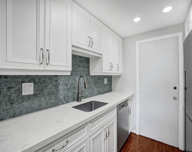 200 S Birch Road - Photo Thumbnail 6