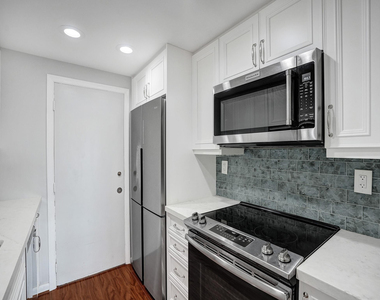 200 S Birch Road - Photo Thumbnail 7