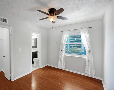 200 S Birch Road - Photo Thumbnail 9