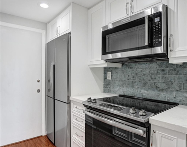 200 S Birch Road - Photo Thumbnail 8