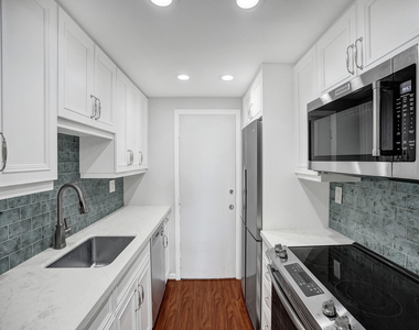200 S Birch Road - Photo Thumbnail 5