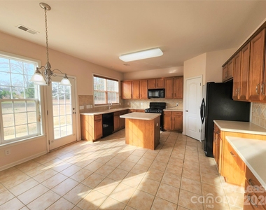 9618 Chanson Place - Photo Thumbnail 10