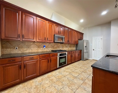 9269 Penton Place - Photo Thumbnail 6