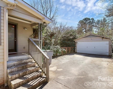 1326 Pinecrest Avenue - Photo Thumbnail 2