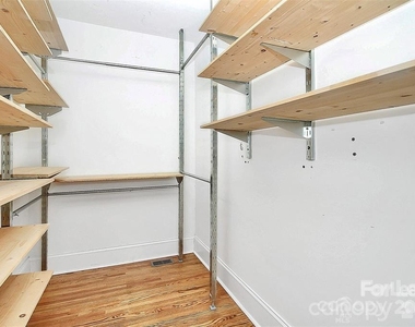 1326 Pinecrest Avenue - Photo Thumbnail 20