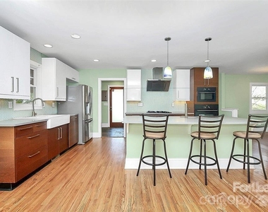 1326 Pinecrest Avenue - Photo Thumbnail 13