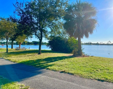 2920 Cynthia Lane - Photo Thumbnail 32