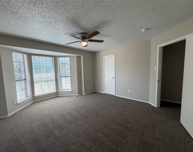 904 Shady Brook Lane - Photo Thumbnail 10