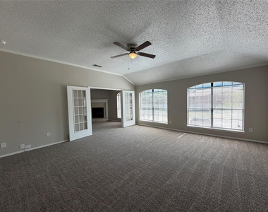 904 Shady Brook Lane - Photo Thumbnail 16