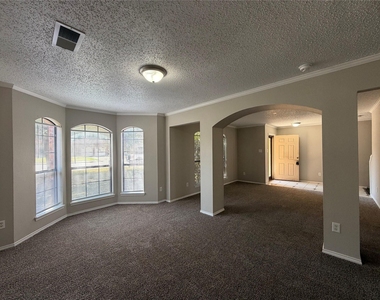 904 Shady Brook Lane - Photo Thumbnail 2