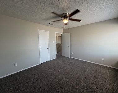 904 Shady Brook Lane - Photo Thumbnail 13