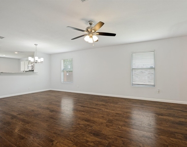 708 Claiborn Lane - Photo Thumbnail 2