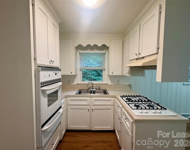 109 Holly Drive - Photo Thumbnail 5