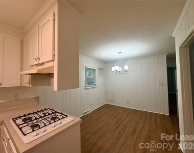 109 Holly Drive - Photo Thumbnail 9