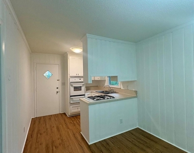 109 Holly Drive - Photo Thumbnail 8