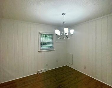 109 Holly Drive - Photo Thumbnail 7