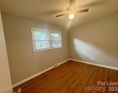 109 Holly Drive - Photo Thumbnail 13
