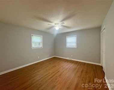 109 Holly Drive - Photo Thumbnail 15